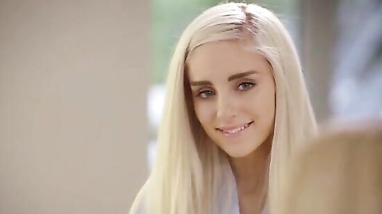 Блондинки одели красное белье и стали раком для негра