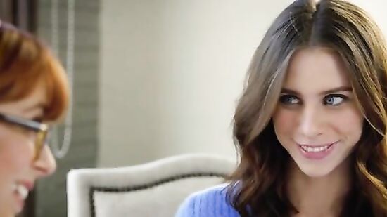 Кавалер сочно лижет анус перед тем как чпокнуть его