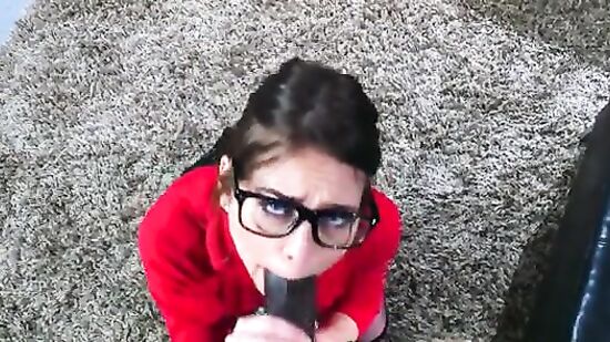 Босс начал понимать что секретарша хочет его трахнуть