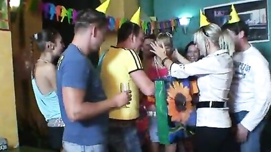 Завязали глаза для того чтобы предоставить особый подарок