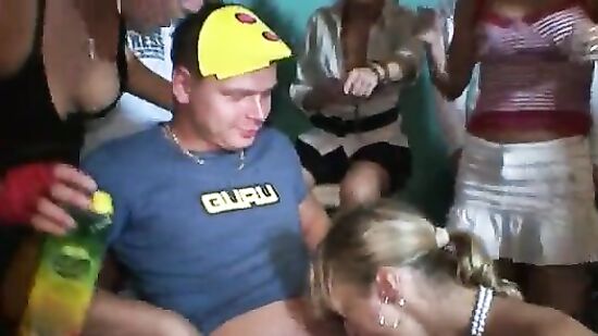 Завязали глаза для того чтобы предоставить особый подарок