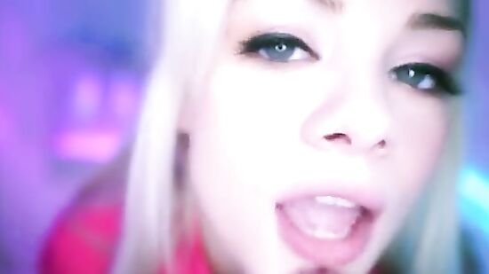 Красивая минетчица умеет приносить удовольствие ротиком