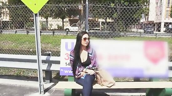 Решилась засунуть руки в штаны американского пацана