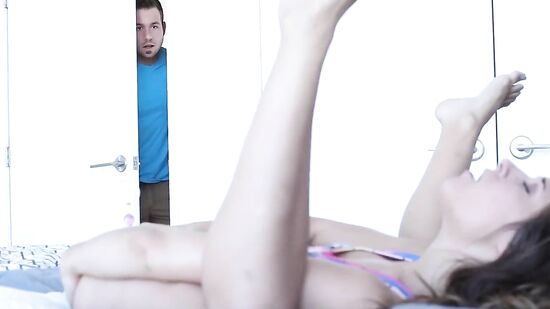 Решил отлизать анус после того как спалил за дрочкой