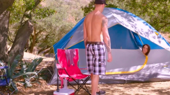 Парень даже не понял что в палатке его девушку трахает лучший друг