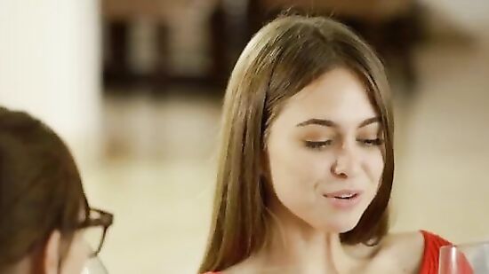 Рейли согласилась на секс с парнем и его дружбаном