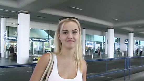 Чешская шлюшка занимается сексом с незнакомцем за деньги