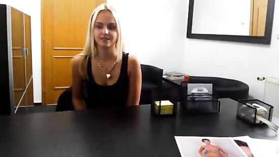Стройная блондинка пришла заниматся сексом на чешском кастинге