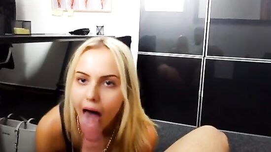 Стройная блондинка пришла заниматся сексом на чешском кастинге