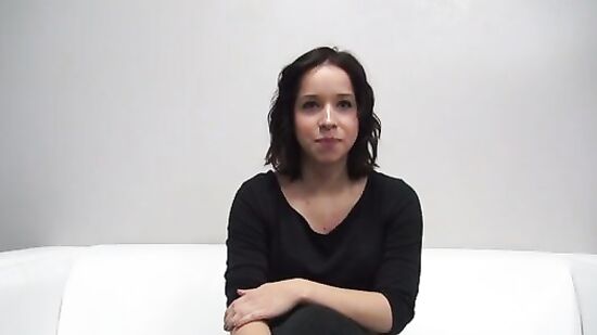 Девушка сняла трусики на порно кастинге ради славы и денег