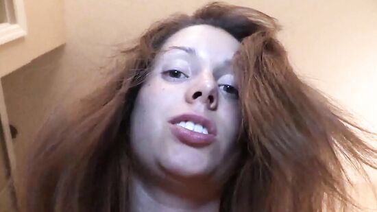 Муж снимает на видео домашний секс с женой