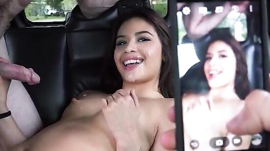 Длинноволосая брюнетка заигрывает с парнем в его машине