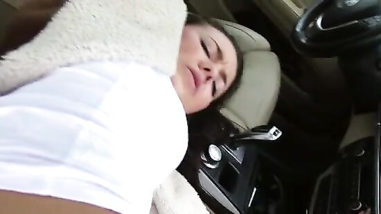 Студентка с легкостью отдалась незнакомцу в красивой бехе, сняла джинсы и дала раком