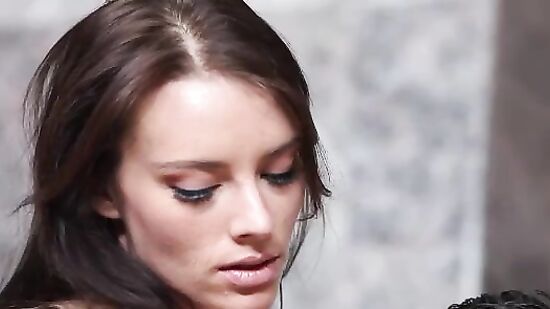 Нежно вылизал сосочки возбужденной подруге