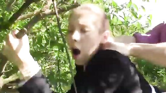 Учитель русского не постеснялся и выебал Наташу прямо в кустах