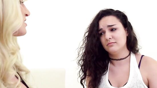 Зрелая милфа никогда в жизни не видела члена такого большого размера в живую