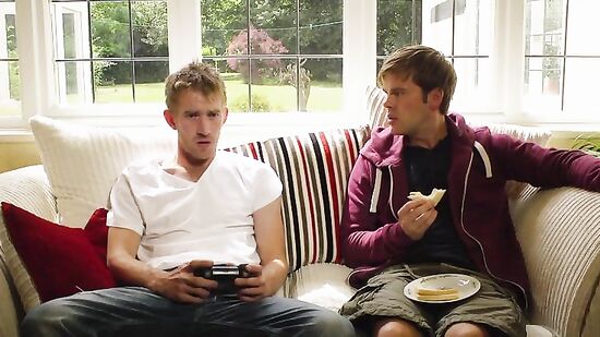 Пока парень играет в Playstation, Денни трахнул маму своего друга прямо у него за спиной