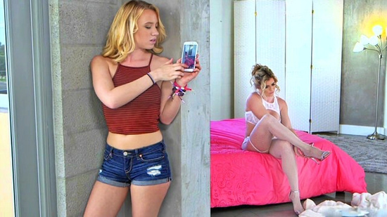 Зрелая мачеха застукала девушку когда та фоткала её практически голую на телефон