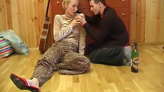 Набухал зрелую тещу и выебал её по возможности