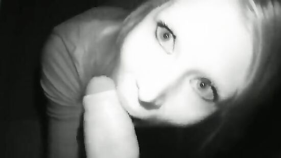 Все таки не смогла отказать незнакомцу в ебле в ближайшем подьезде