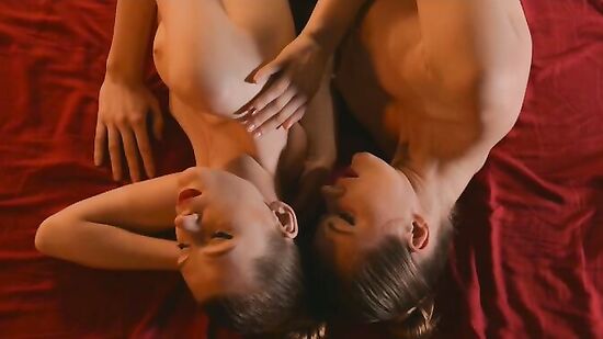 Нежный и шикарный секс стройных девушек в черных колготках с большим твердым дилдо