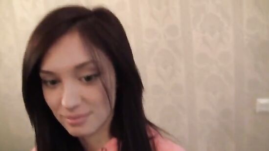 Симпотная и очень милая девочка Юля дает в дешевом Питерском отеле