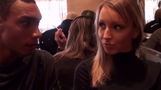 Пикапеп угостил девшку в кафе, немного пообщался и развел на секс прямо в туалете