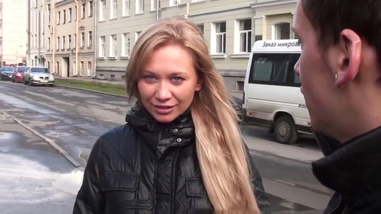 Питерские пикаперы уговорили Олечку провести с ними время и немного потрахаться