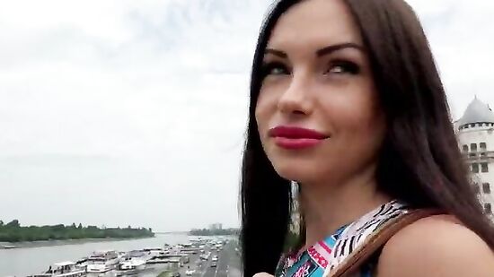 Подцепил реально красивую девушку в Праге и уговорил на наглую еблю прямо в парке