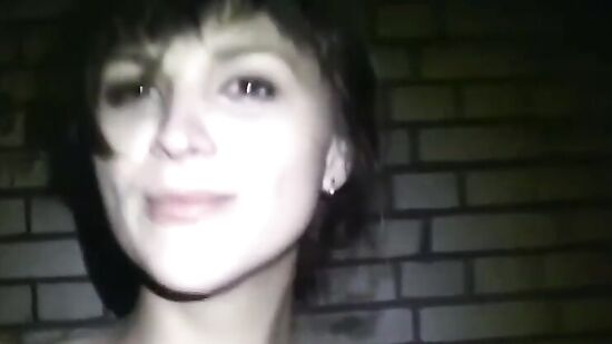 Парни цепляют беспардонную городскую малышку и разводят на секс за пару сотен евриков