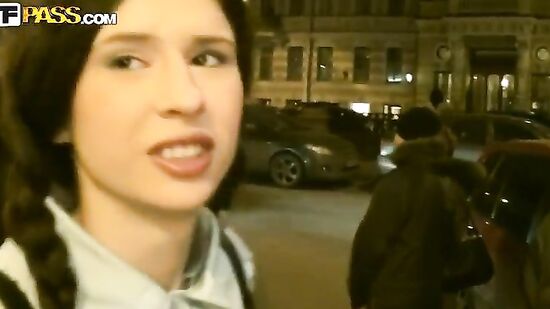 Друзья пикаперы как обычно отправились на охоту в поисках местной девушки которую можно выебать в туалете