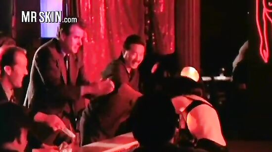 Подборка интересных стриптиз сцен с известных и потрясающих мировых кино фильмов