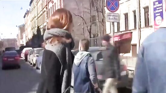 Парни познакомились с высокой и легкодоступной девушкой в Питербурге и повели трахаться в сауну