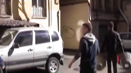 Парни познакомились с высокой и легкодоступной девушкой в Питербурге и повели трахаться в сауну