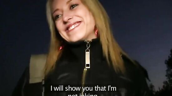 Чешская девушка взяла деньги от незнакомца и приняла предложение пойти потрахаться к нему домой