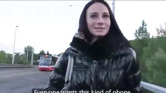 Познакомился с чешской девушкой, и после недолгого разговора дал ей в рот и трахнул в салоне автомобиля