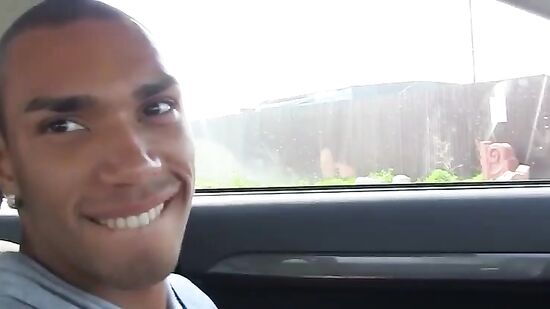 Русские пикаперы везут девушку трахаться на речку в жаркую летнюю погоду