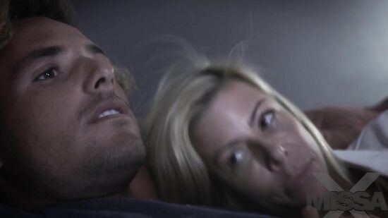 Кудрявый парень дал четко понять мамке что тоже хочет трахаться прямо сейчас