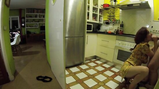 Спалила родную сестру за сексом с ухажером и начала мастубировать на их секс