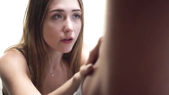 Боксер жестко имеет молодую киску красотки которая сама приходит за сексом