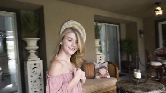 Красивая дочь соседа не против ебли с окончанием в киску