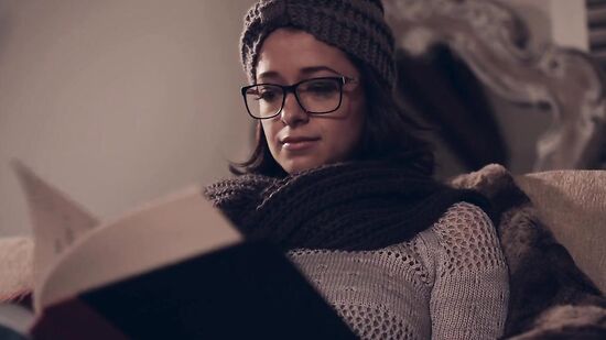 Успешная студентка занимается еблей вместо учебы в загородном доме у дяди