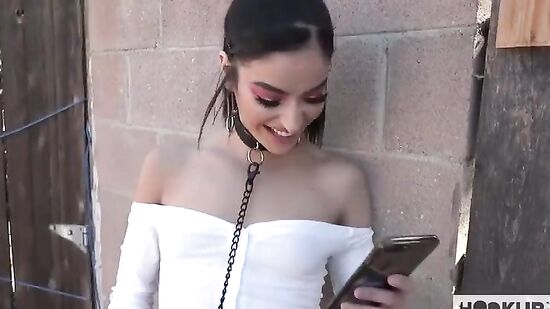 Зашла в гости к соседу ради жесткого секса и анала