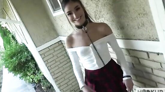 Зашла в гости к соседу ради жесткого секса и анала