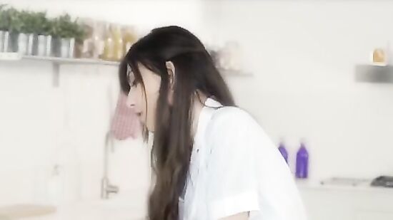 Дрочит члены двум кентам и дает трахать по очереди