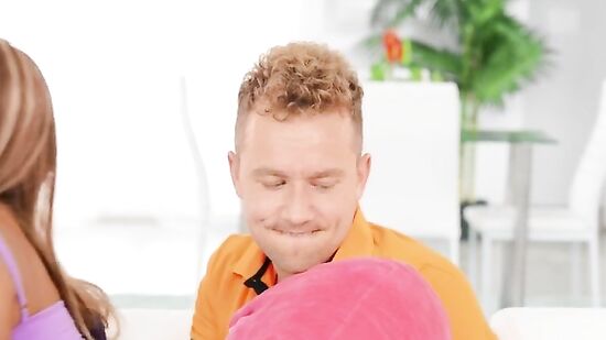 Зашел к другу в гости и трахнул его девушку - измена с девушкой друга