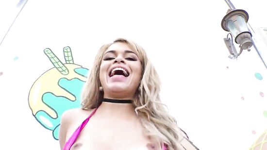 Опытная анальщица получает новые ощущения на анальном порно кастинге