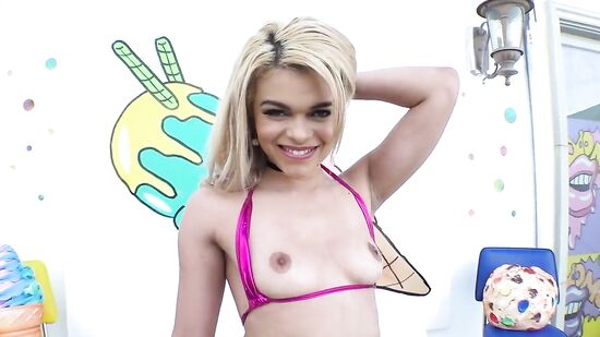 Опытная анальщица получает новые ощущения на анальном порно кастинге