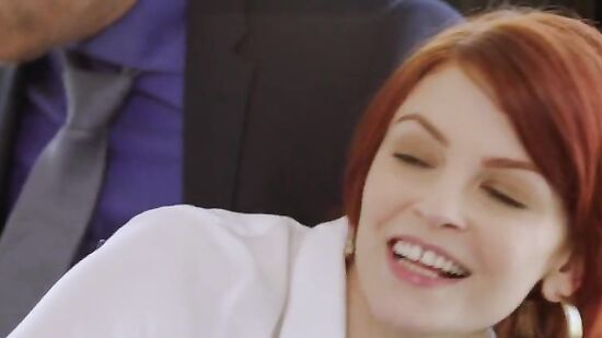 Люблю наказание и анальный секс на работе с собственными боссом