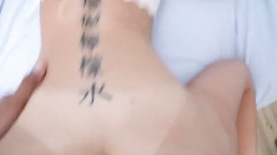 Секс с сочной киской и волосатым лобком красотки Райли Рид